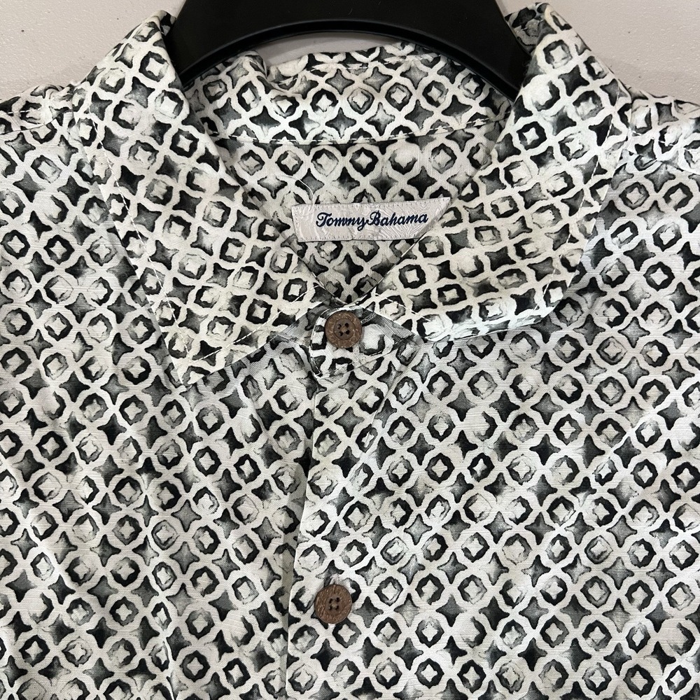 Tommy Bahama Tile Island Button Up Camp Shirt MENS XL Lenzing Viscose Geometric